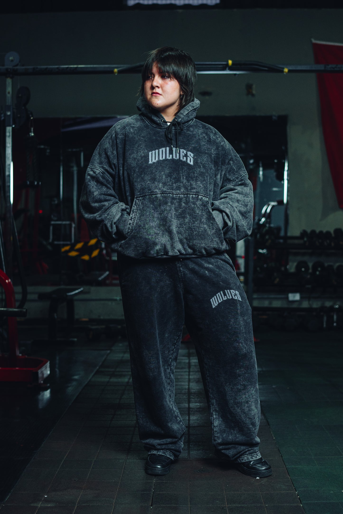 Buzo Wolves Vintage Wash – BlackWolf Collection 2025