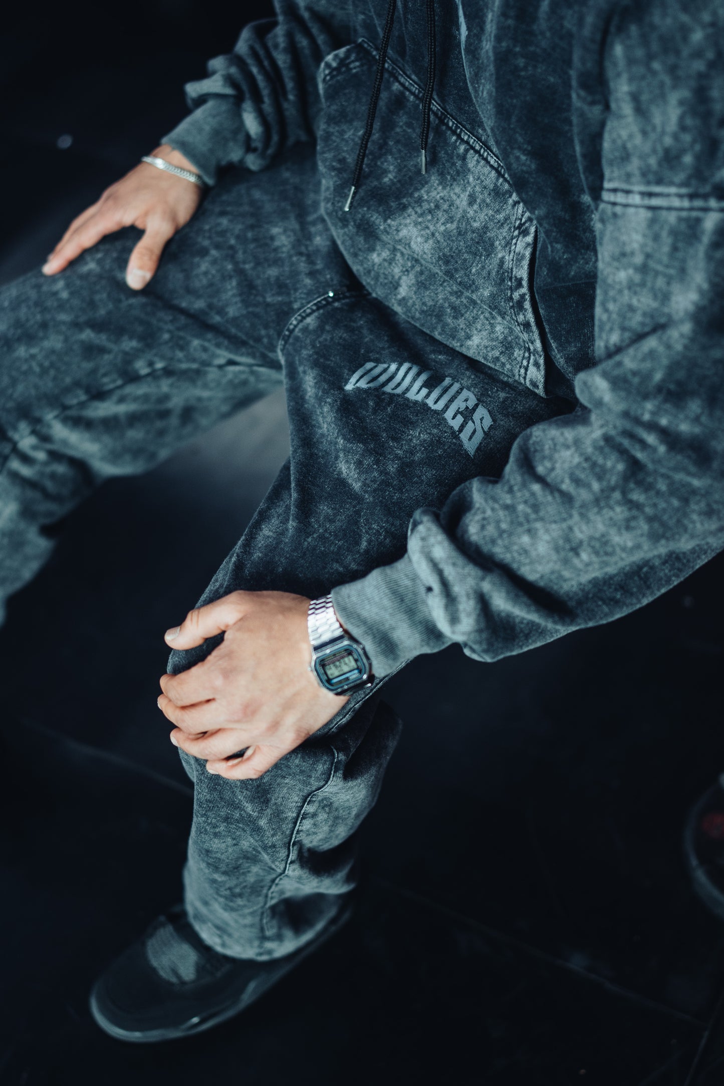 Buzo Wolves Vintage Wash – BlackWolf Collection 2025