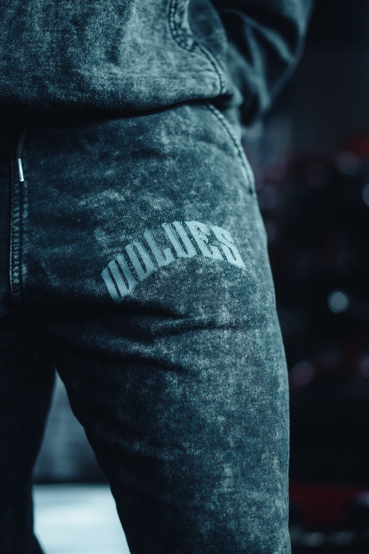 Buzo Wolves Vintage Wash – BlackWolf Collection 2025