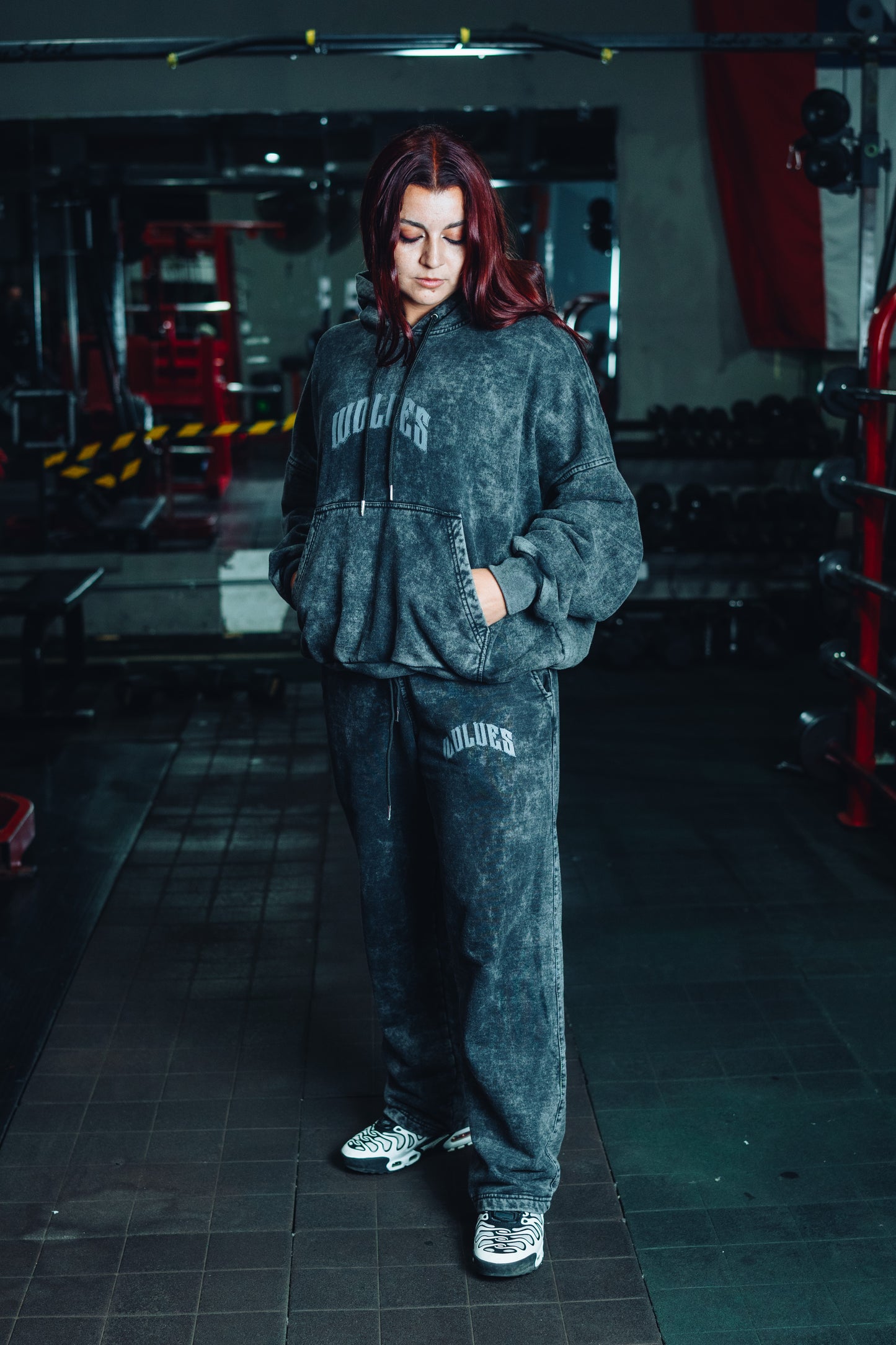 Buzo Wolves Vintage Wash – BlackWolf Collection 2025