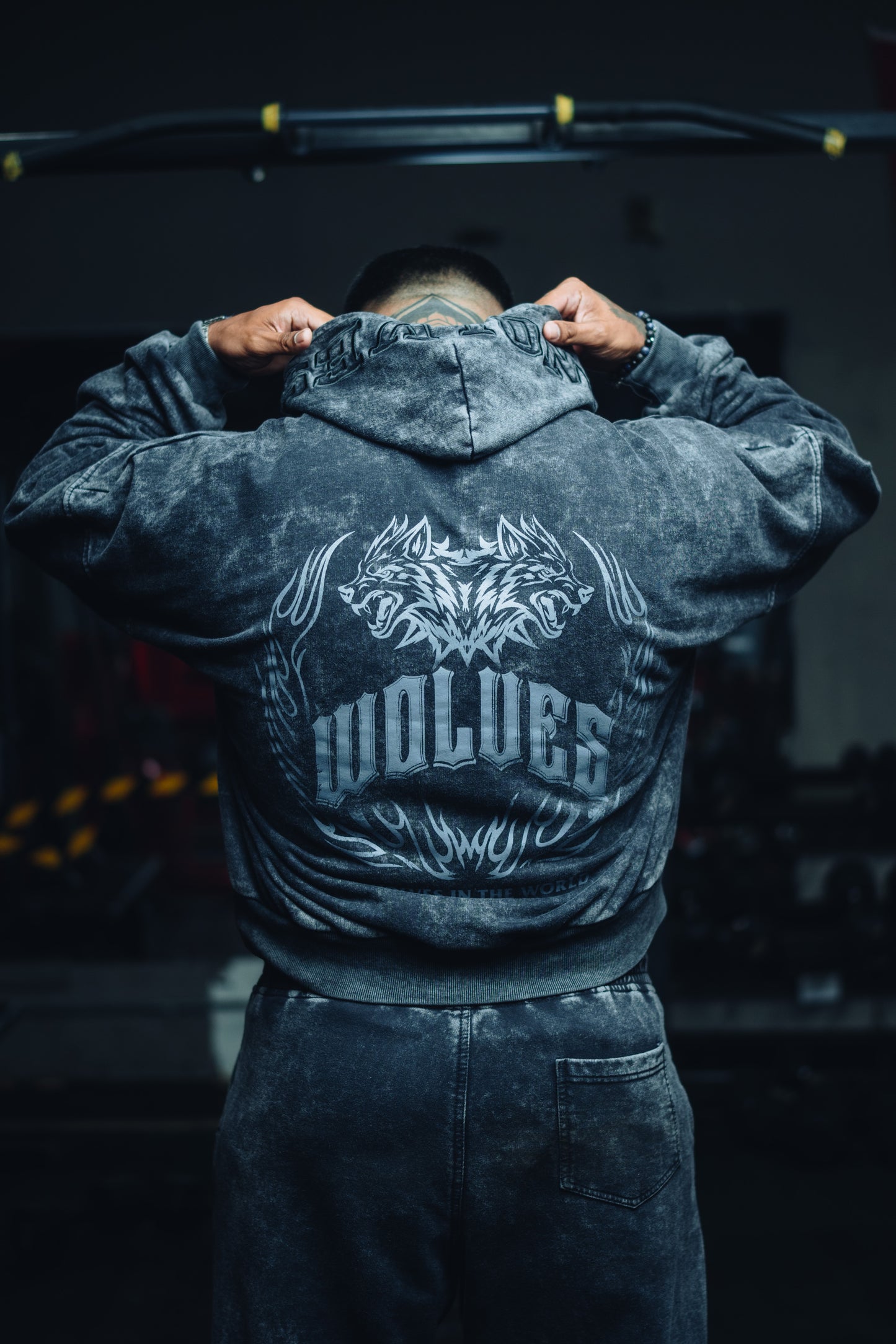 Hoodie Wolves Vintage Wash – BlackWolf Collection 2025