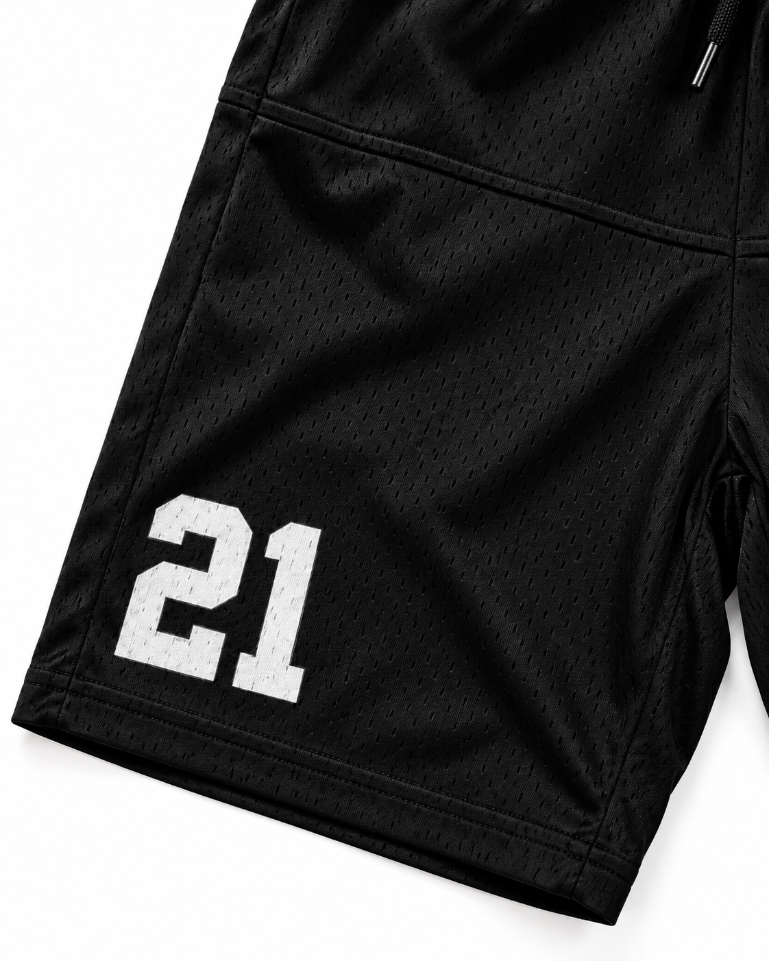 Short Varsity 21 Black Wolf - detalle del número 21 en serigrafía